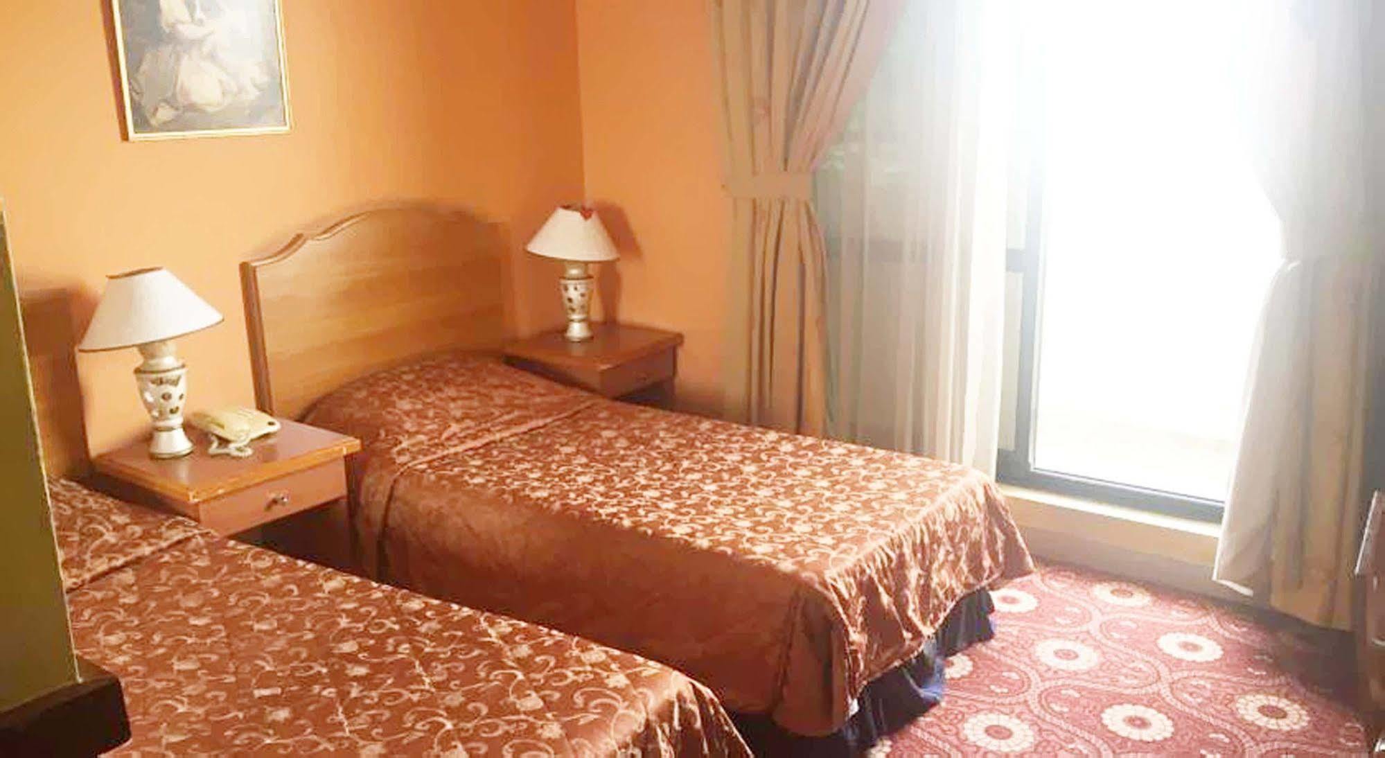 Royal Garden Hotel Dubai Esterno foto